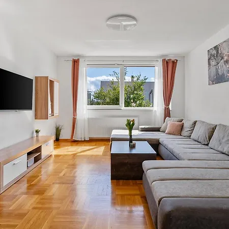 3 Bedroom With Private Pool Appartement