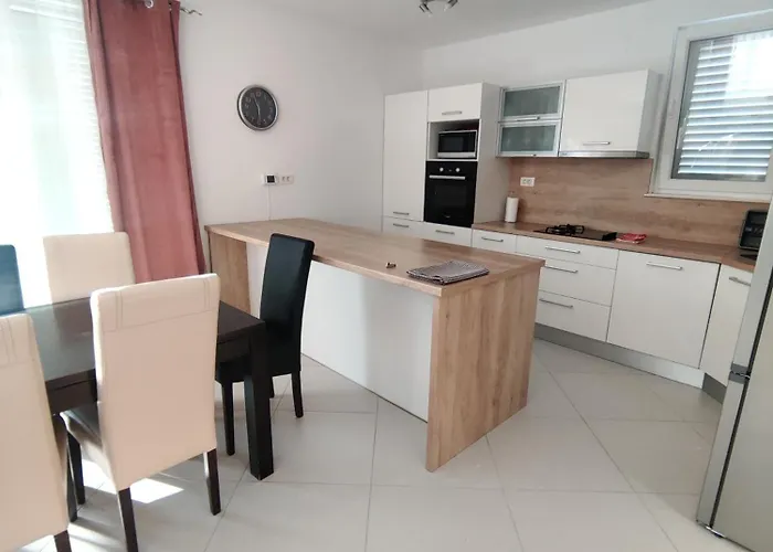 Apartment 3 Bedroom With Private Pool