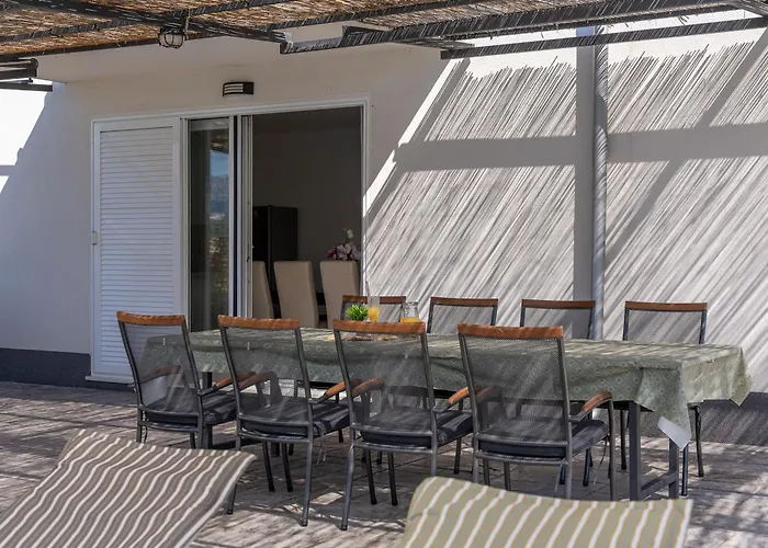 Apartment 3 Bedroom With Private Pool Split