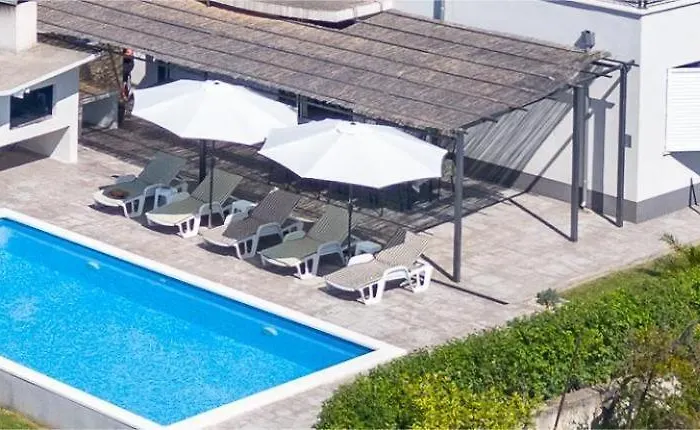 Apartment 3 Bedroom With Private Pool Split