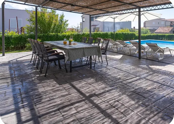 Apartment 3 Bedroom With Private Pool *