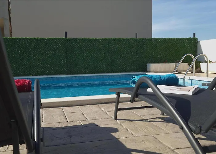 Apartment 3 Bedroom With Private Pool *