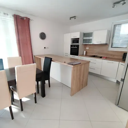 Apartment 3 Bedroom With Private Pool