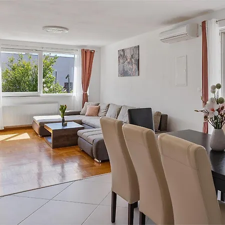 Apartment 3 Bedroom With Private Pool