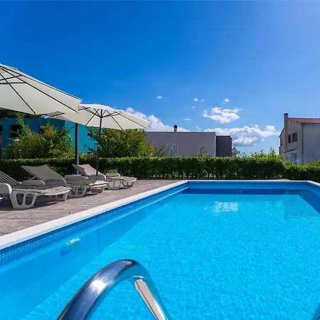 3 Bedroom With Private Pool Apartment *